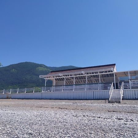 Guesthouse Mira Гагра Екстер'єр фото