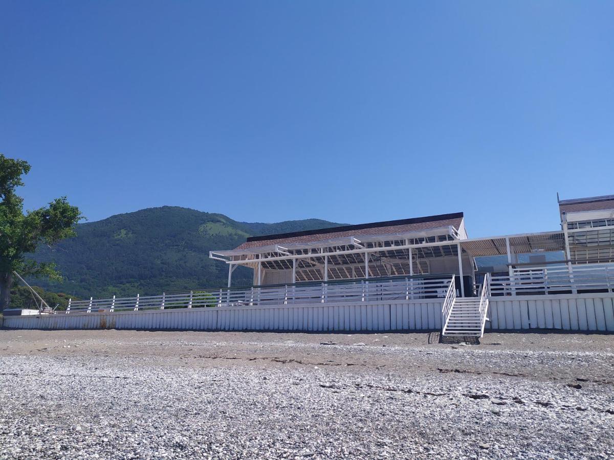 Guesthouse Mira Гагра Екстер'єр фото